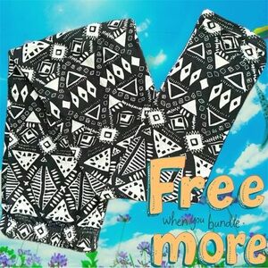 Free 🆕Black & Cream Leggings